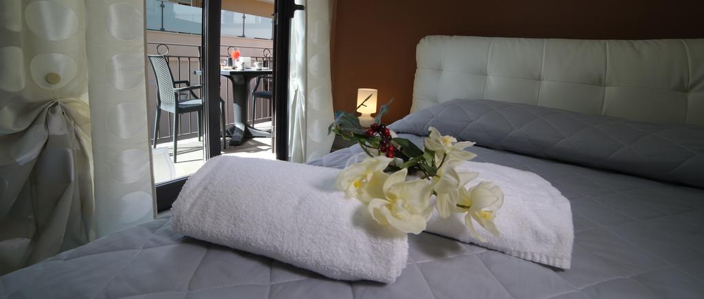 B&B Ciclopi Aci Castello Δωμάτιο φωτογραφία